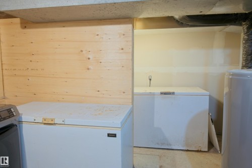 4503 53 Avenue, Barrhead, AB - Indoor Photo Showing Laundry Room