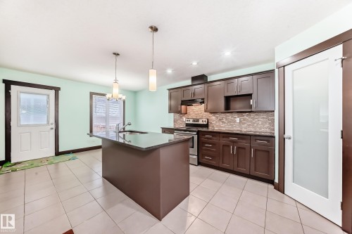 12910 128 Street, Edmonton, AB - Indoor Photo Showing Kitchen With Upgraded Kitchen