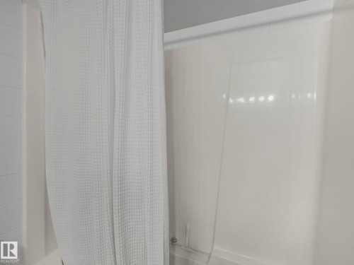 1005 9939 109 Street, Edmonton, AB - Indoor Photo Showing Bathroom