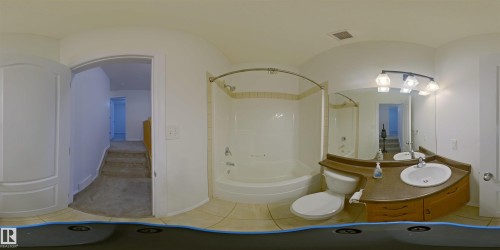 8723 178 Avenue Nw, Edmonton, AB - Indoor Photo Showing Bathroom