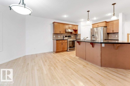 8723 178 Avenue Nw, Edmonton, AB - Indoor Photo Showing Kitchen