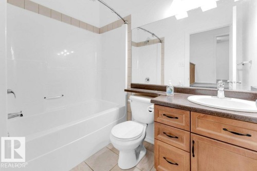 8723 178 Avenue Nw, Edmonton, AB - Indoor Photo Showing Bathroom