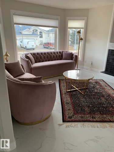 8616 159A Avenue, Edmonton, AB - Indoor Photo Showing Living Room