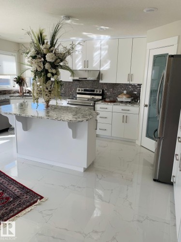 8616 159A Avenue, Edmonton, AB - Indoor Photo Showing Kitchen
