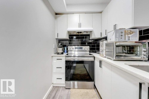 2326 Wonnacott Crescent, Edmonton, AB - Indoor Photo Showing Kitchen