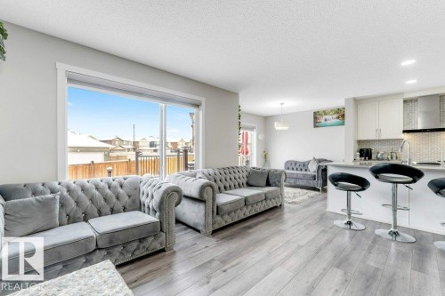 2326 Wonnacott Crescent, Edmonton, AB - Indoor Photo Showing Living Room