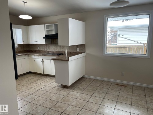 8407 52 Street, Edmonton, AB - Indoor Photo Showing Kitchen