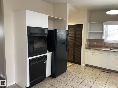 8407 52 Street, Edmonton, AB - Indoor Photo Showing Kitchen