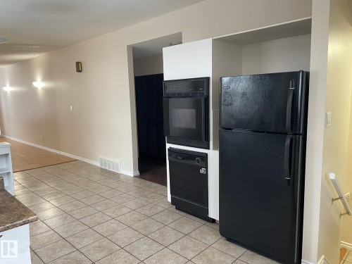 8407 52 Street, Edmonton, AB - Indoor