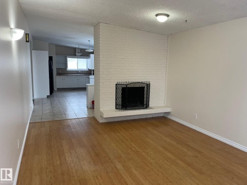 8407 52 Street, Edmonton, AB - Indoor
