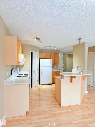 1711 37A Avenue, Edmonton, AB - Indoor Photo Showing Kitchen