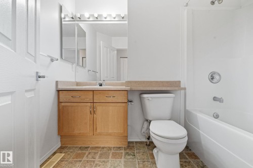1873 Towne Centre Boulevard, Edmonton, AB - Indoor Photo Showing Bathroom