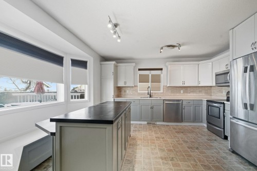 1873 Towne Centre Boulevard, Edmonton, AB - Indoor Photo Showing Kitchen