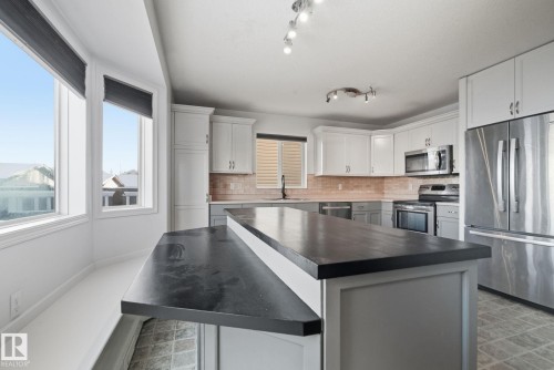 1873 Towne Centre Boulevard, Edmonton, AB - Indoor Photo Showing Kitchen