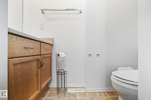 1873 Towne Centre Boulevard, Edmonton, AB - Indoor Photo Showing Bathroom