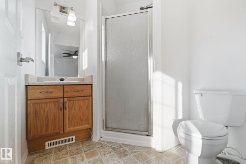 1873 Towne Centre Boulevard, Edmonton, AB - Indoor Photo Showing Bathroom