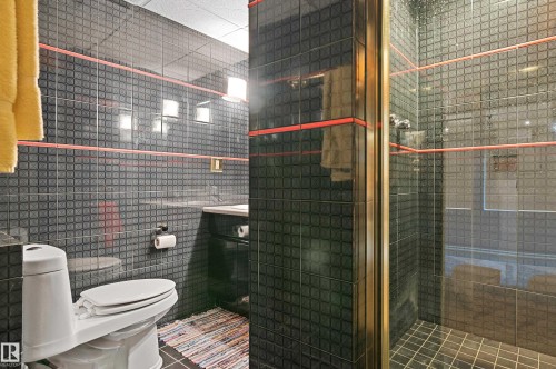 5704 144 Street, Edmonton, AB - Indoor Photo Showing Bathroom