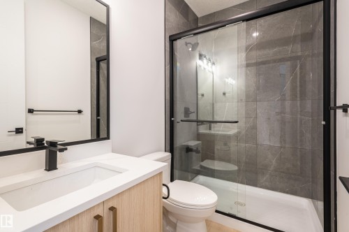 6229 Hampton Gray Avenue, Edmonton, AB - Indoor Photo Showing Bathroom