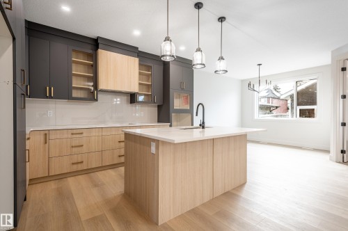 6229 Hampton Gray Avenue, Edmonton, AB - Indoor Photo Showing Kitchen With Upgraded Kitchen