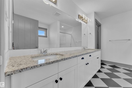 3608 Parker Close, Edmonton, AB - Indoor Photo Showing Bathroom