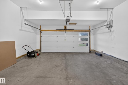 3608 Parker Close, Edmonton, AB - Indoor Photo Showing Garage