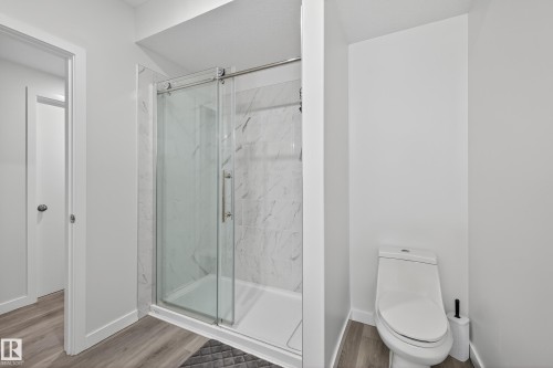3608 Parker Close, Edmonton, AB - Indoor Photo Showing Bathroom