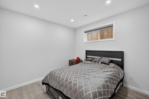 3608 Parker Close, Edmonton, AB - Indoor Photo Showing Bedroom