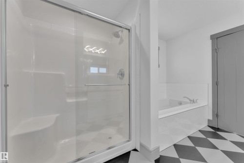 3608 Parker Close, Edmonton, AB - Indoor Photo Showing Bathroom