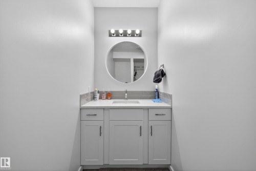 3608 Parker Close, Edmonton, AB - Indoor Photo Showing Bathroom