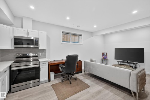 3608 Parker Close, Edmonton, AB - Indoor