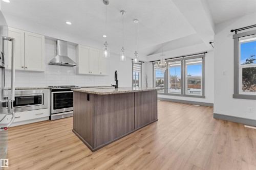 3608 Parker Close, Edmonton, AB - Indoor Photo Showing Kitchen With Upgraded Kitchen