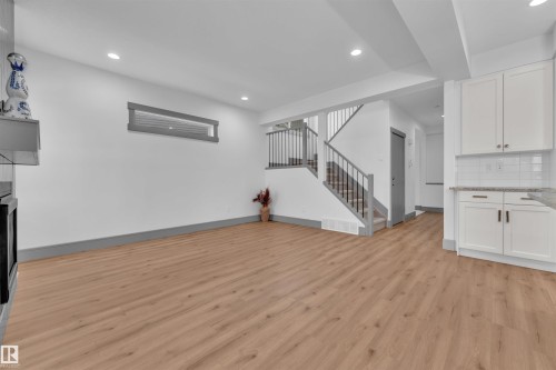3608 Parker Close, Edmonton, AB - Indoor
