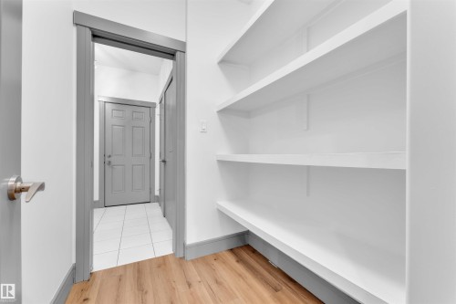 3608 Parker Close, Edmonton, AB - Indoor