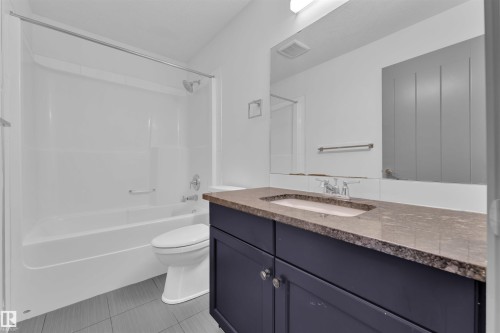 3608 Parker Close, Edmonton, AB - Indoor Photo Showing Bathroom