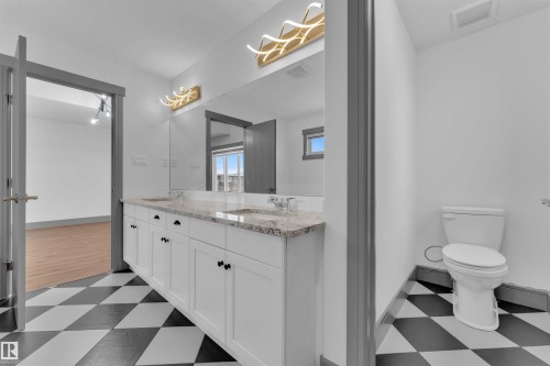 3608 Parker Close, Edmonton, AB - Indoor Photo Showing Bathroom