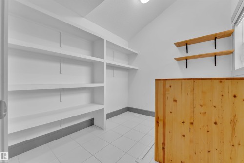 3608 Parker Close, Edmonton, AB - Indoor