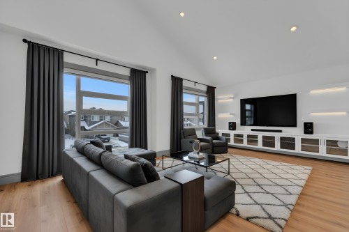 3608 Parker Close, Edmonton, AB - Indoor Photo Showing Living Room