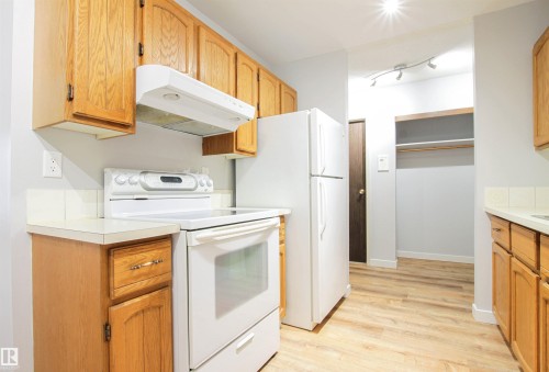 108 3610 43 Avenue, Edmonton, AB - Indoor Photo Showing Kitchen