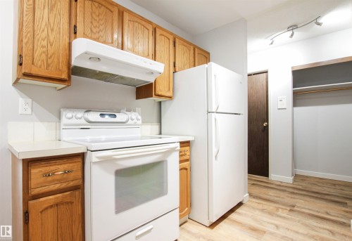 108 3610 43 Avenue, Edmonton, AB - Indoor Photo Showing Kitchen