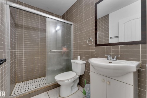 1315 20 Street, Edmonton, AB - Indoor Photo Showing Bathroom
