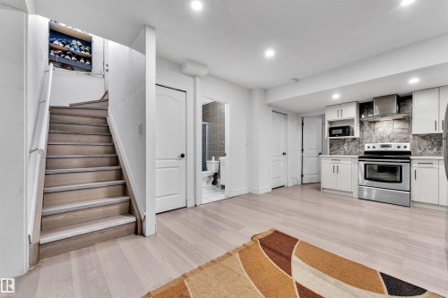 1315 20 Street, Edmonton, AB - Indoor Photo Showing Kitchen