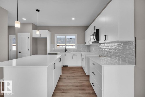 81 Brickyard Drive, Stony Plain, AB - Indoor Photo Showing Kitchen With Upgraded Kitchen
