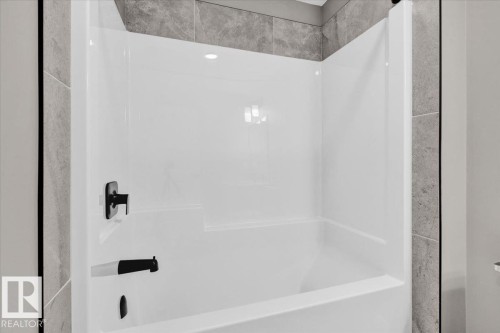 81 Brickyard Drive, Stony Plain, AB - Indoor Photo Showing Bathroom