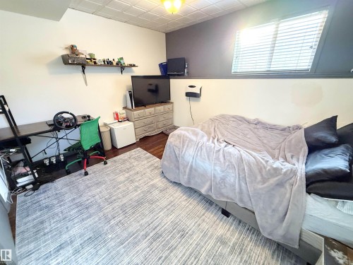 Bedroom with wood finished floors - 62 Willowby Close, Stony Plain, AB - Indoor