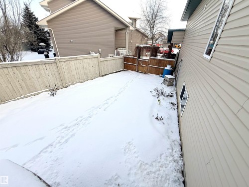 View of yard covered in snow - 62 Willowby Close, Stony Plain, AB - Outdoor With Deck Patio Veranda With Exterior