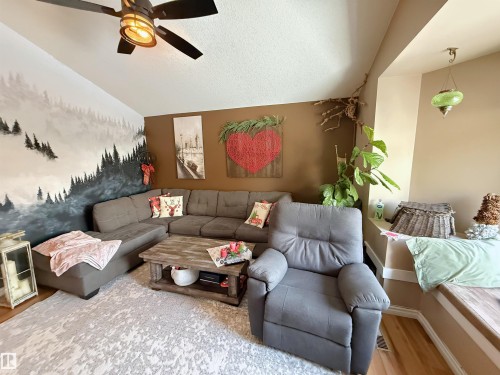62 Willowby Close, Stony Plain, AB - Indoor Photo Showing Living Room