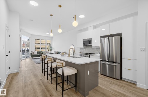 421 10147 112 Street, Edmonton, AB - Indoor Photo Showing Kitchen With Upgraded Kitchen