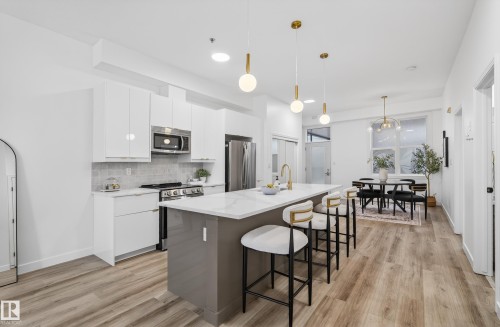 421 10147 112 Street, Edmonton, AB - Indoor Photo Showing Kitchen With Upgraded Kitchen