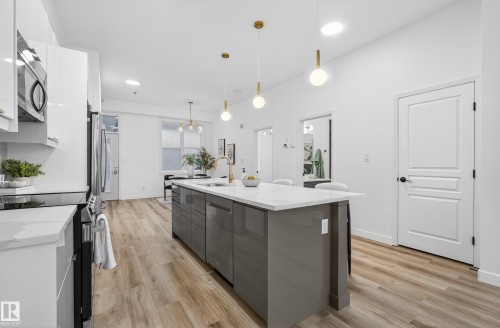 421 10147 112 Street, Edmonton, AB - Indoor Photo Showing Kitchen With Upgraded Kitchen