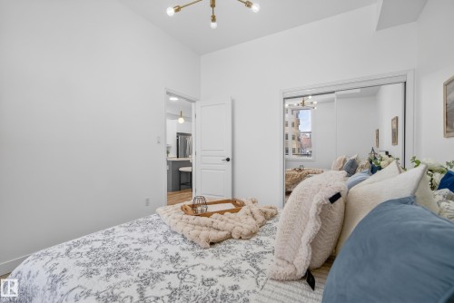 421 10147 112 Street, Edmonton, AB - Indoor Photo Showing Bedroom